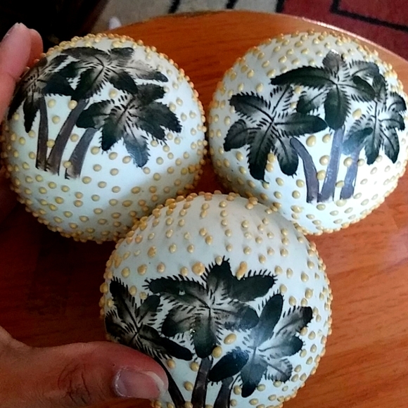 3 pc.Decor painted balls - Picture 1 of 3